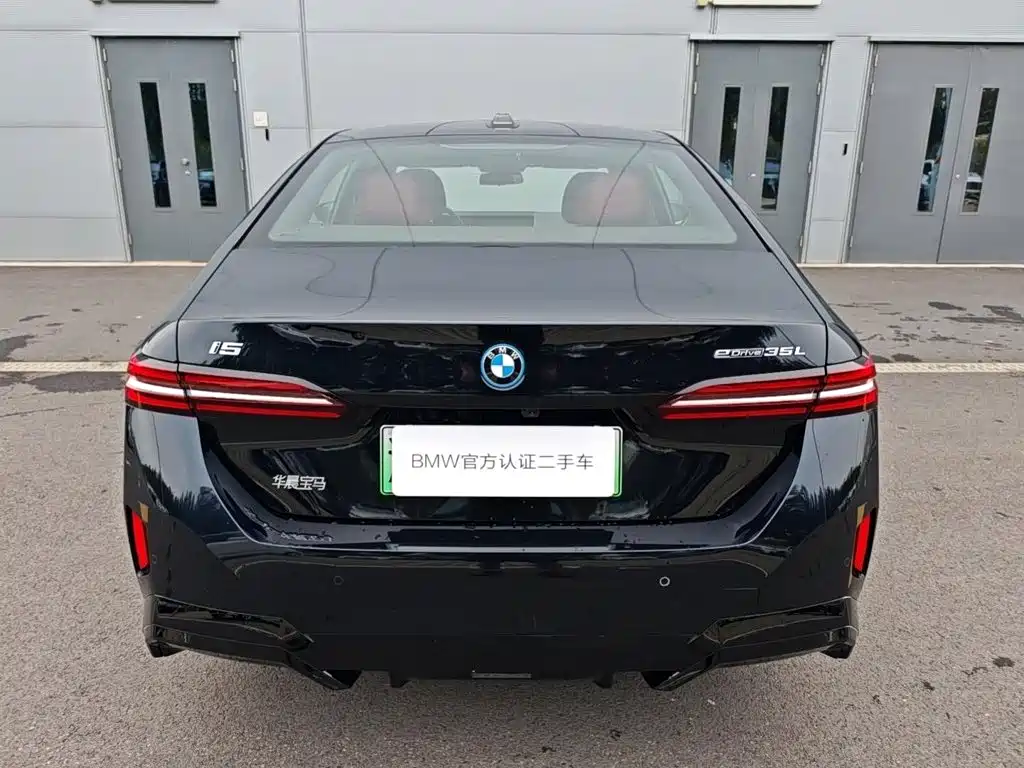 2025 BMW i5