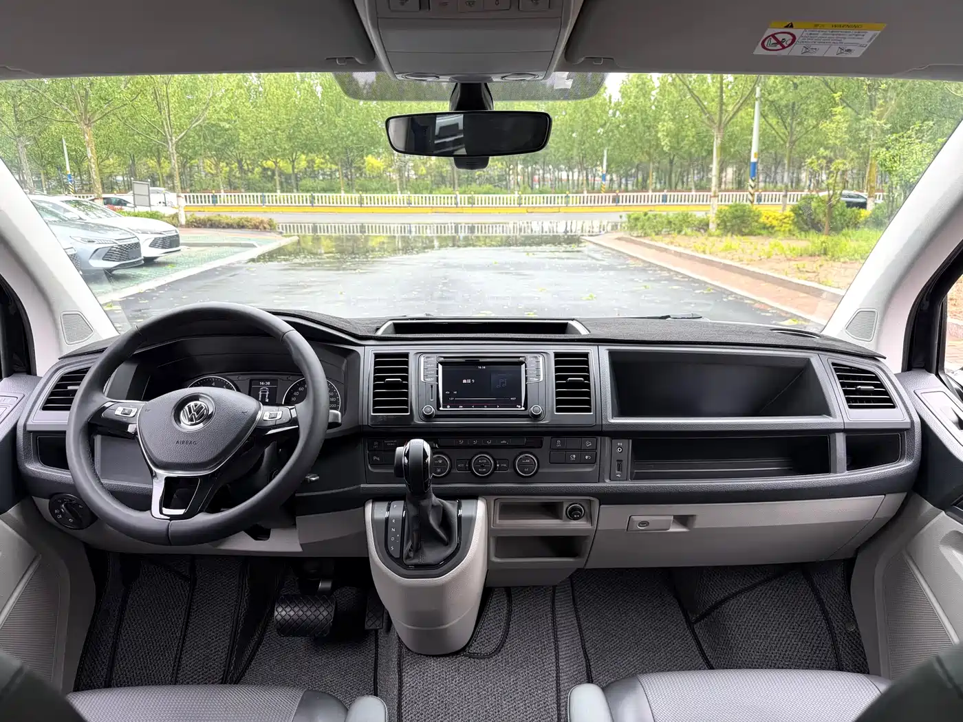 Volkswagen Caravelle 2018 2.0TSI 4WD Luxury Edition 7-Seater фото 7