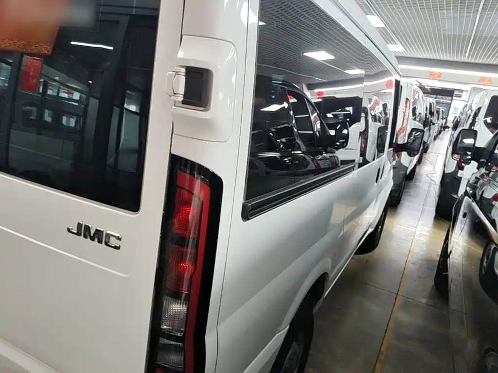 Jiangling JMC Fushun 2025 2025 Model 2.0T 8AT Diesel Short Wheelbase Low Roof Commercial MPV 5/6 Seats Dual-opening Tailgate