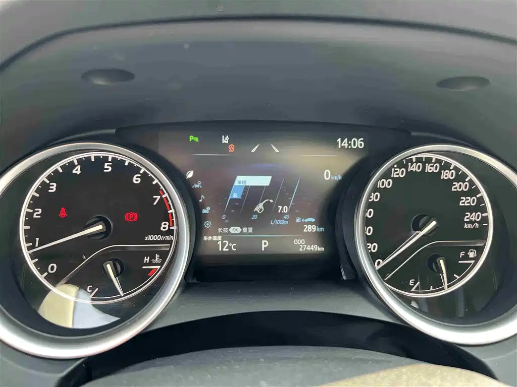 Toyota Camry 2023 2.0G Luxury Edition фото 10
