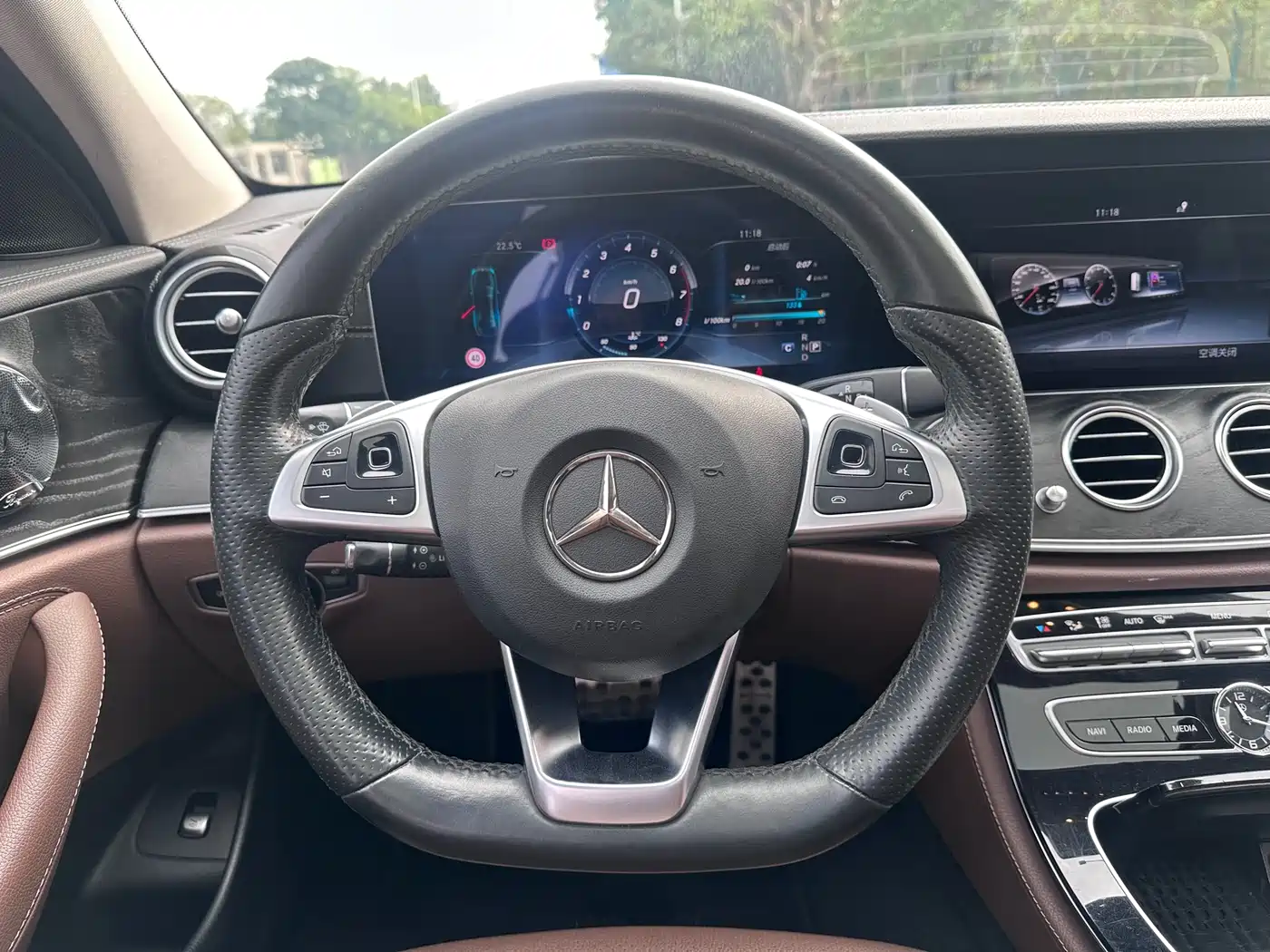 Mercedes-Benz E-Class 2016 E 200 L Sport Type фото 6