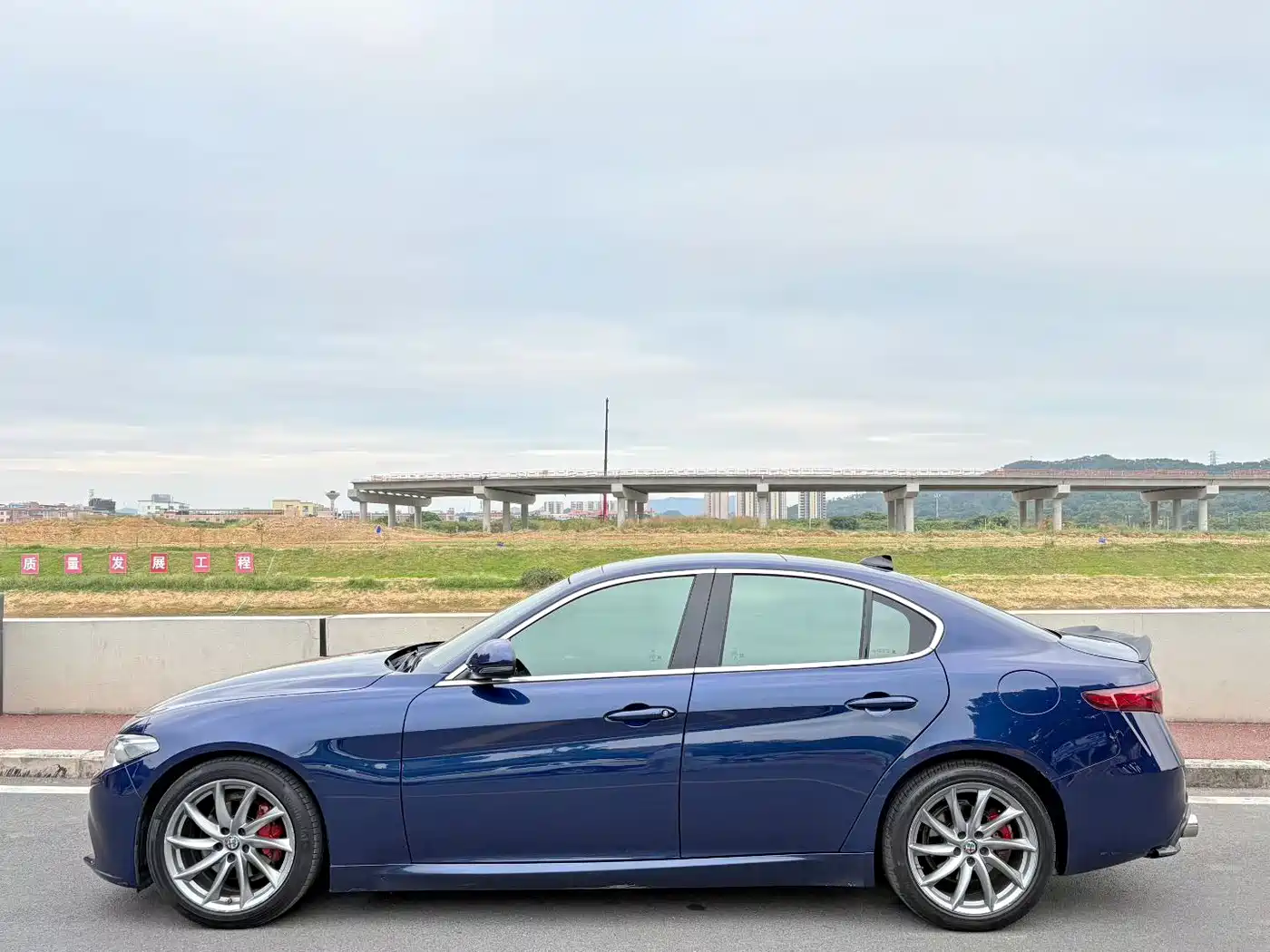 Alfa Romeo Giulia 2019 2017 2.0T 200HP Luxury Edition