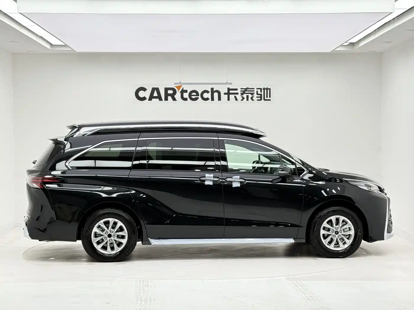 Toyota Granvia 2024 2.5L Hybrid Comfort фото 5