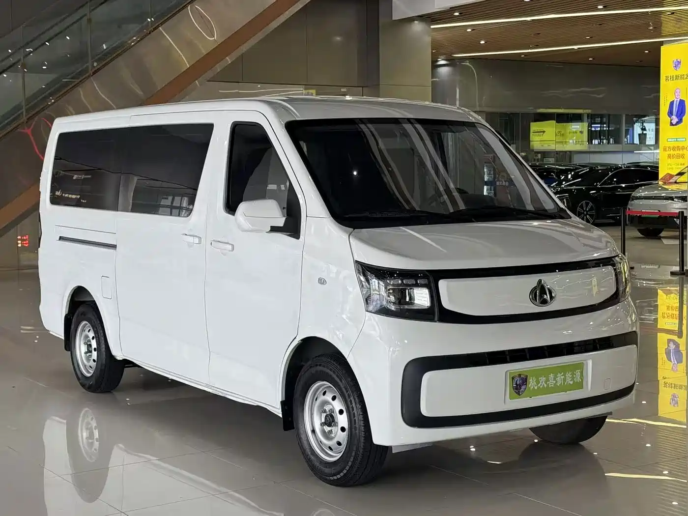 Changan Kaicheng Changan Ruixing EM80 2025 2025 Passenger Version Comfort 6-seater 300km Dual Swing Doors