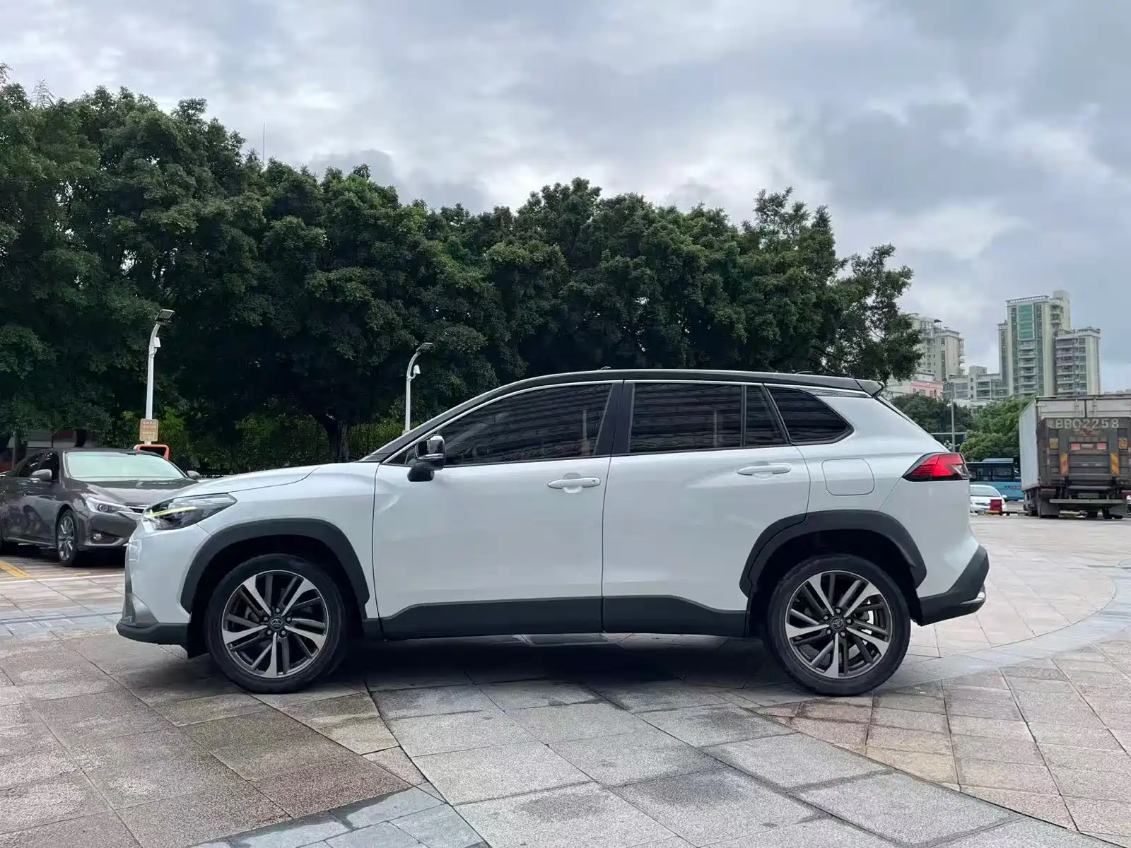 Photo 4 - Toyota Frontlander