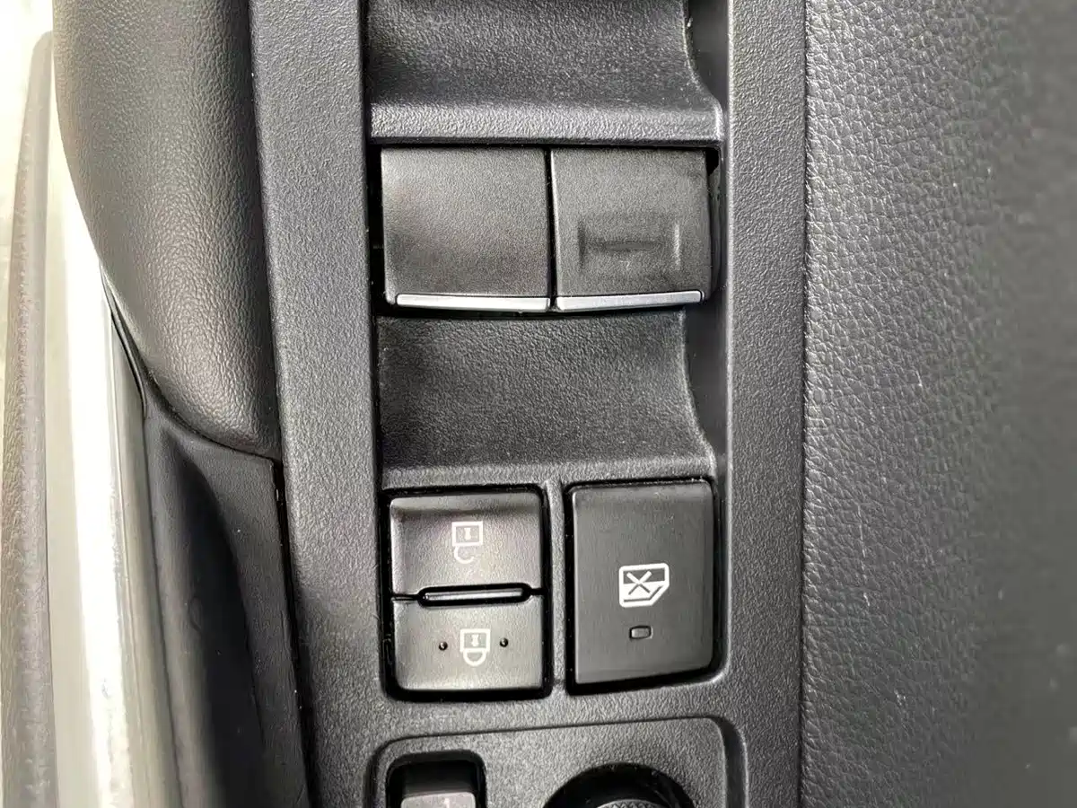 Photo 13 - Toyota Frontlander