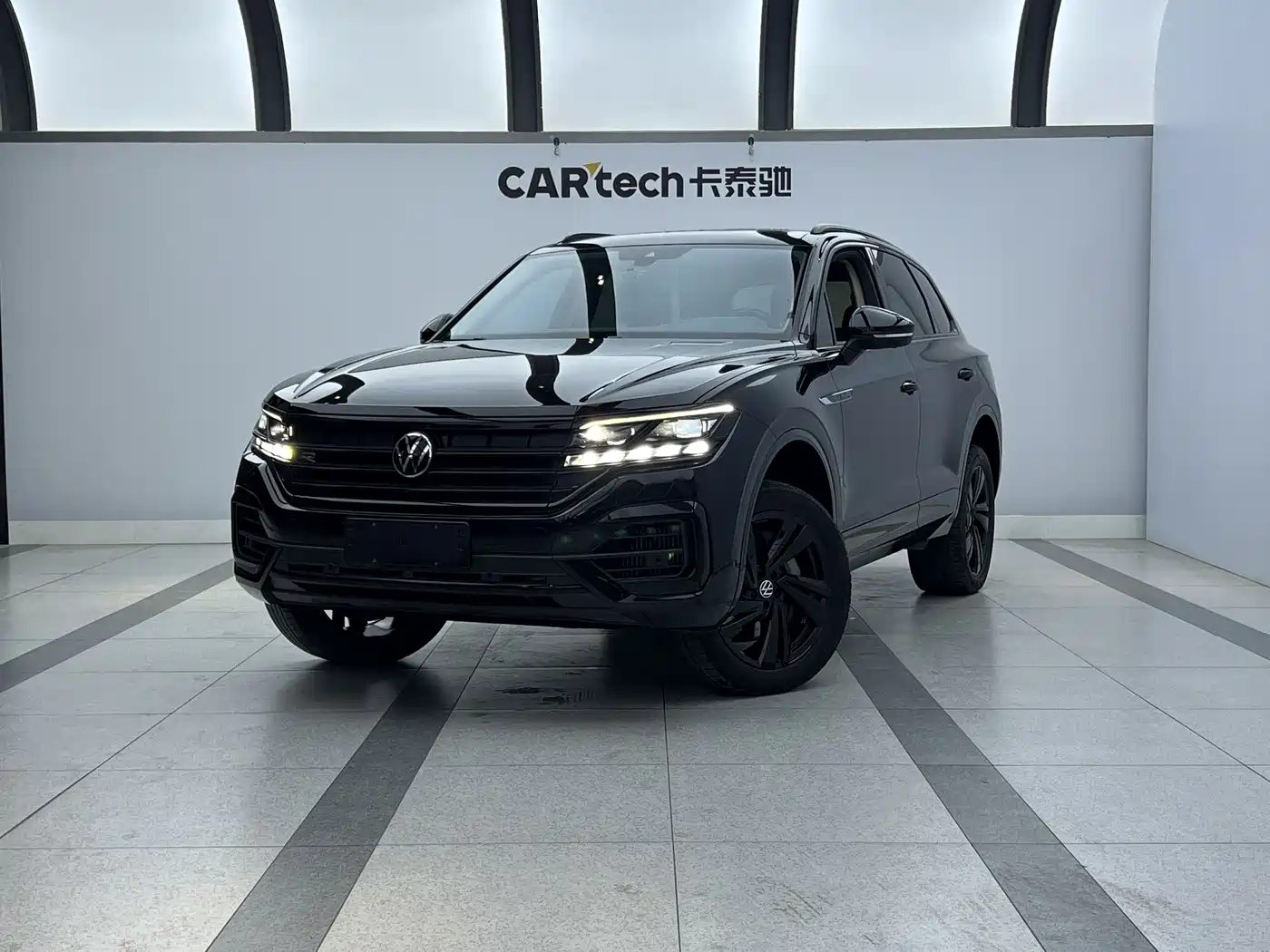 VOLKSWAGEN TOUAREG