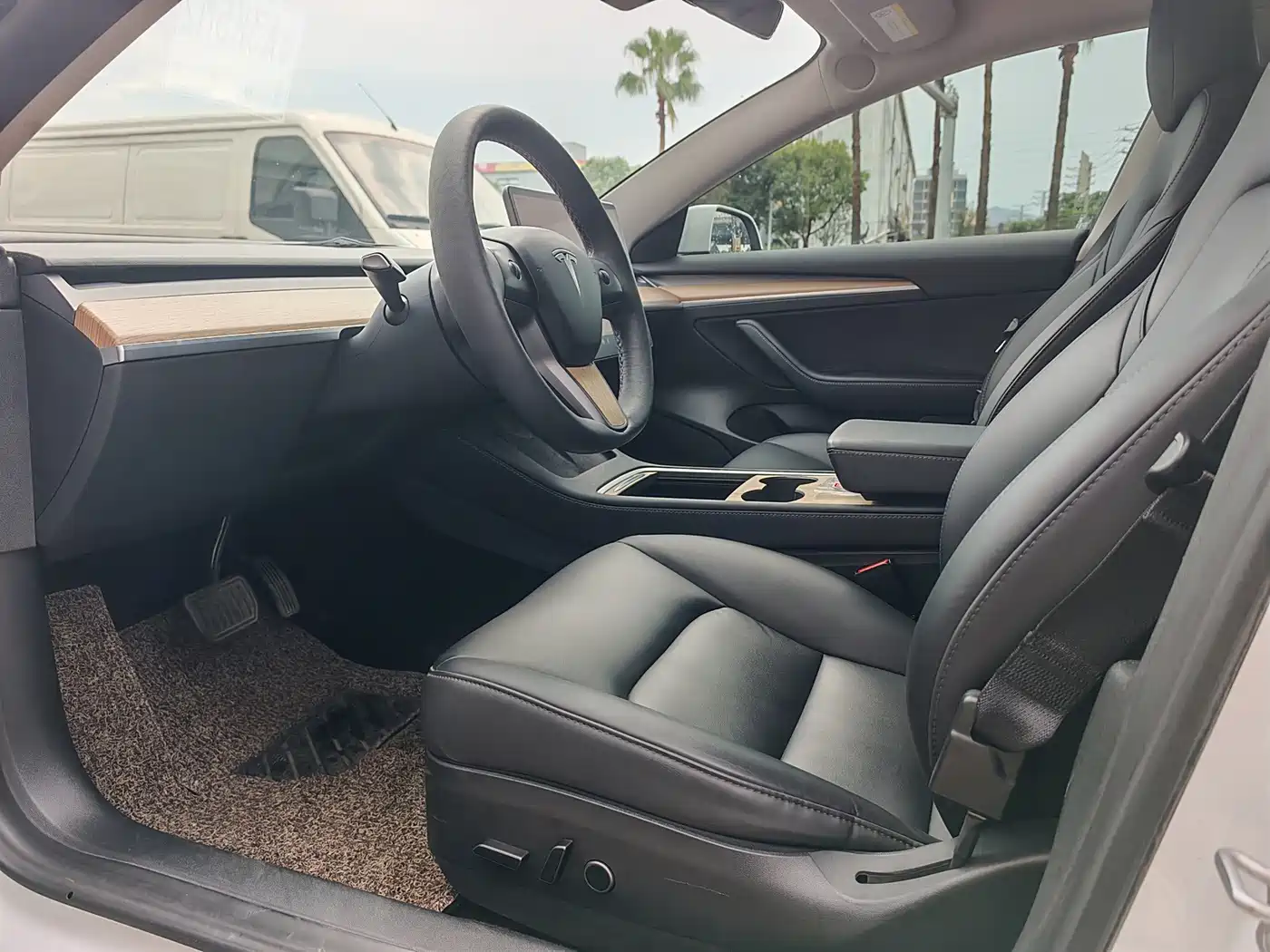 Фото 4 - Tesla Model 3