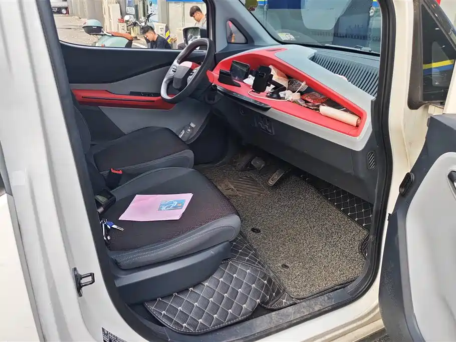 BAOJUN E200