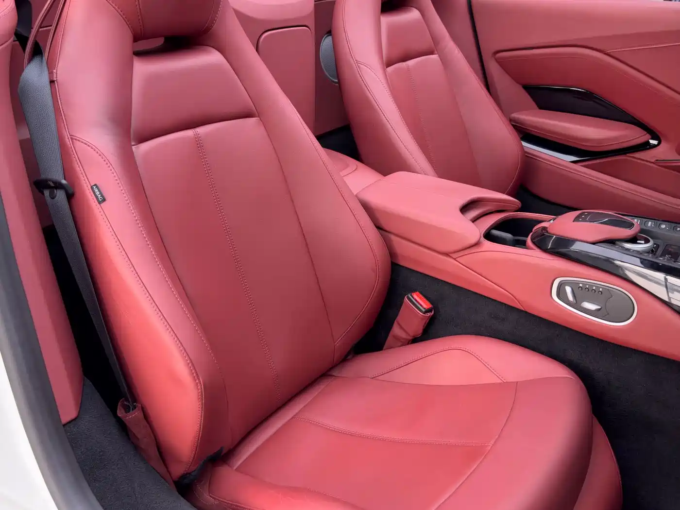 Aston Martin V8 Vantage 2022 2022 4.0T V8 Roadster