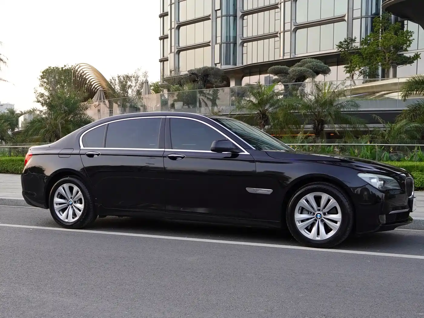 BMW 7 Series 2011 730Li Elegance фото 3