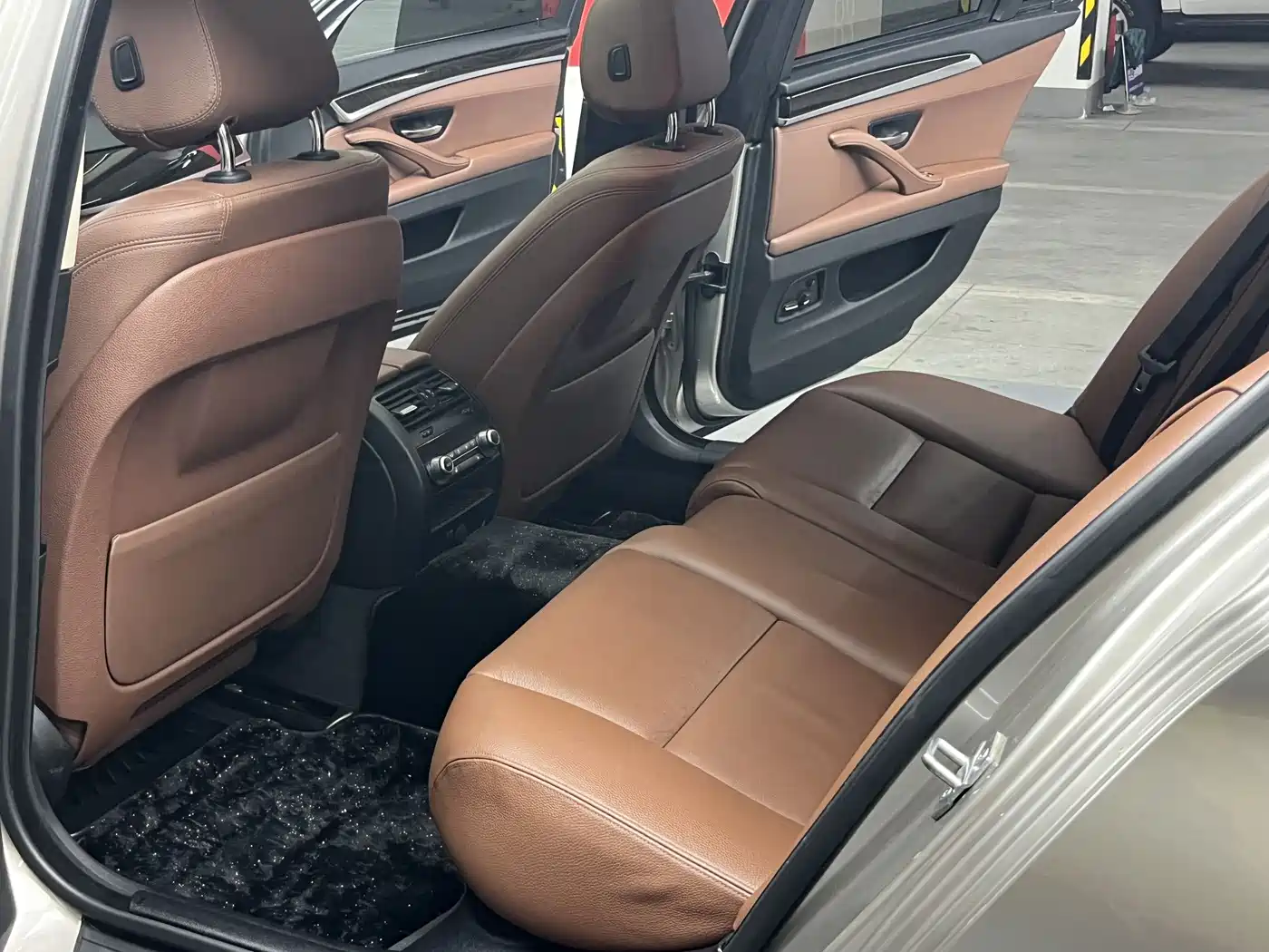 BMW 5 Series 2014 535Li Luxury Design Package фото 15