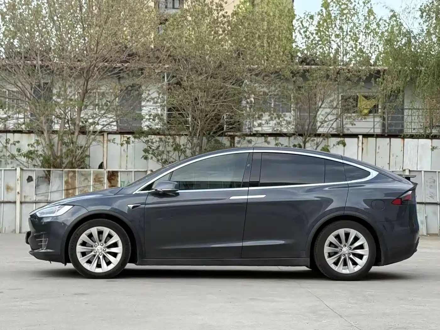 TESLA MODEL X