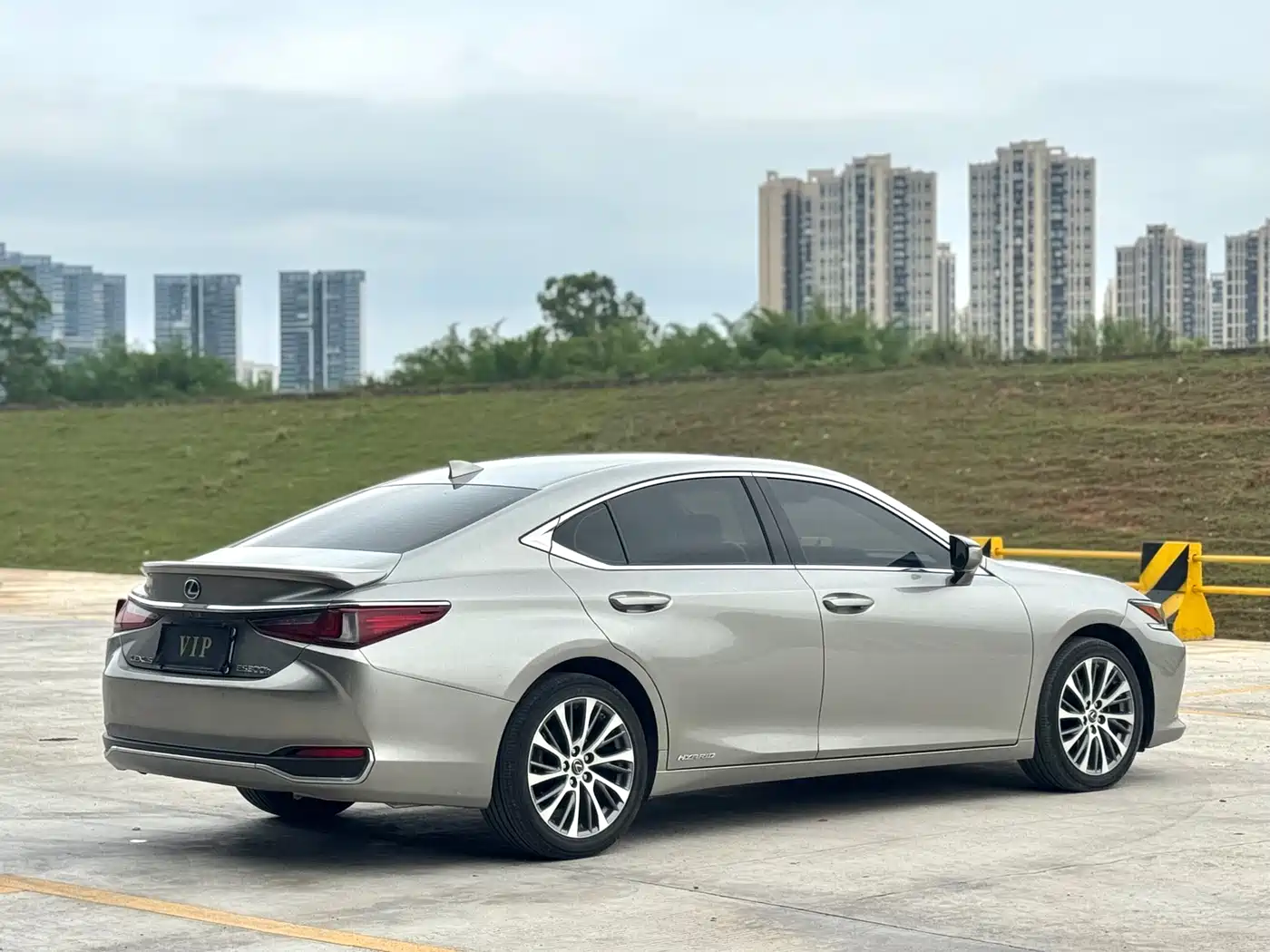 Lexus ES 2021 300h Premium Edition фото 9