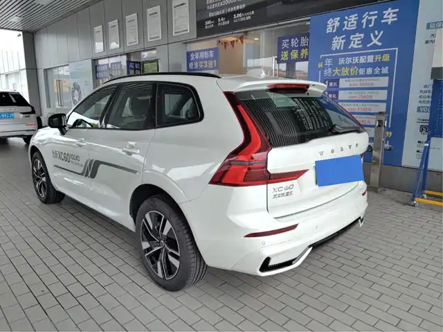 Volvo XC60 2026 Model B5 AWD Premium Luxury — фото 4