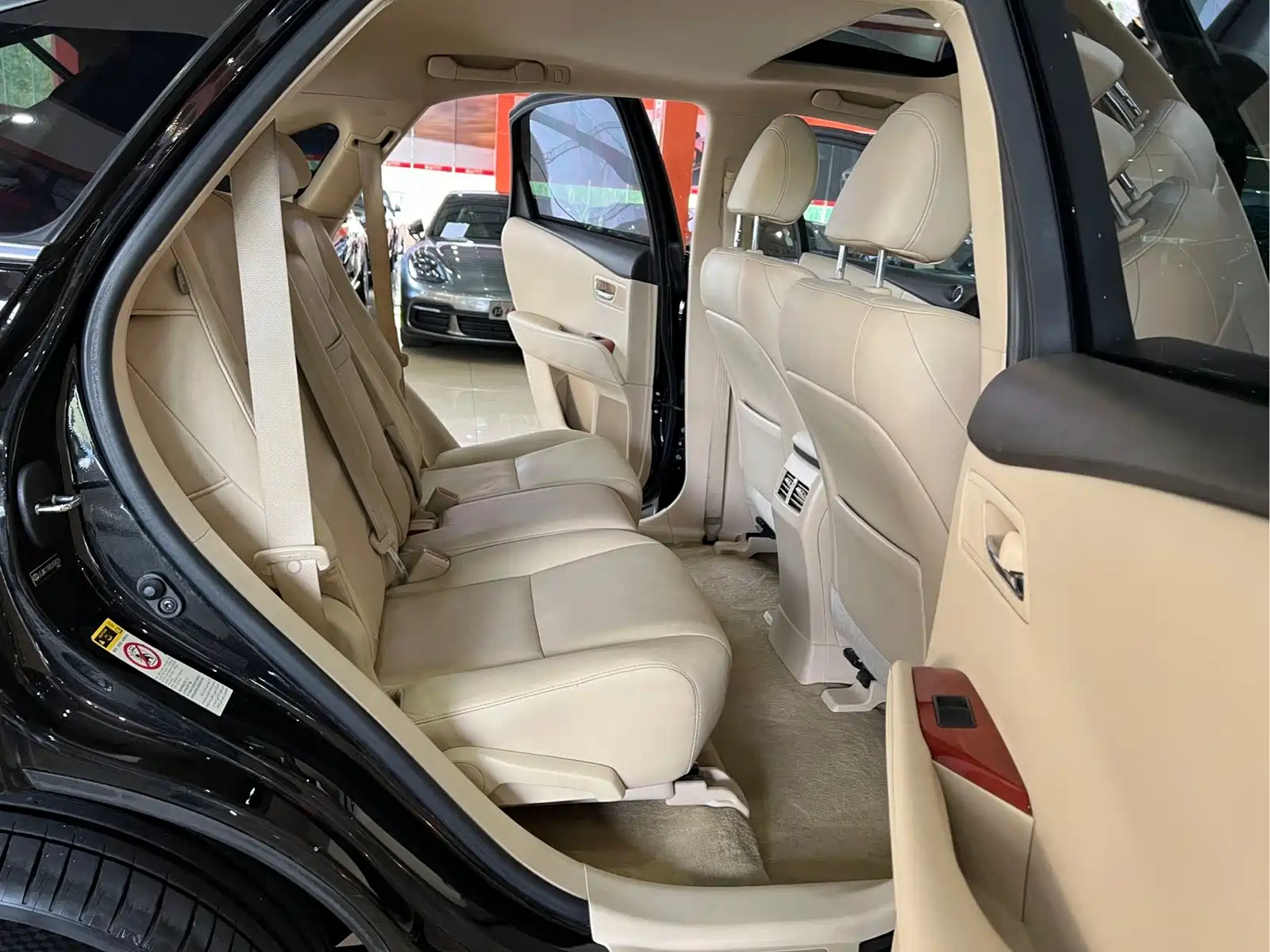 Photo 11 - Lexus RX Classic