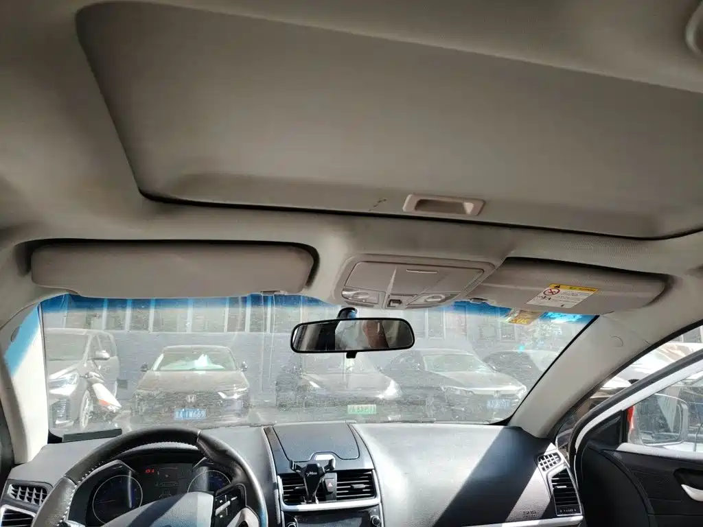 Фото 9 - Geely Emgrand