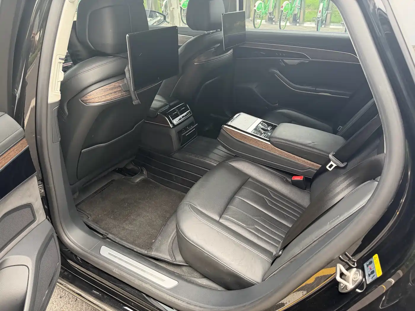 Фото 8 - Audi A8