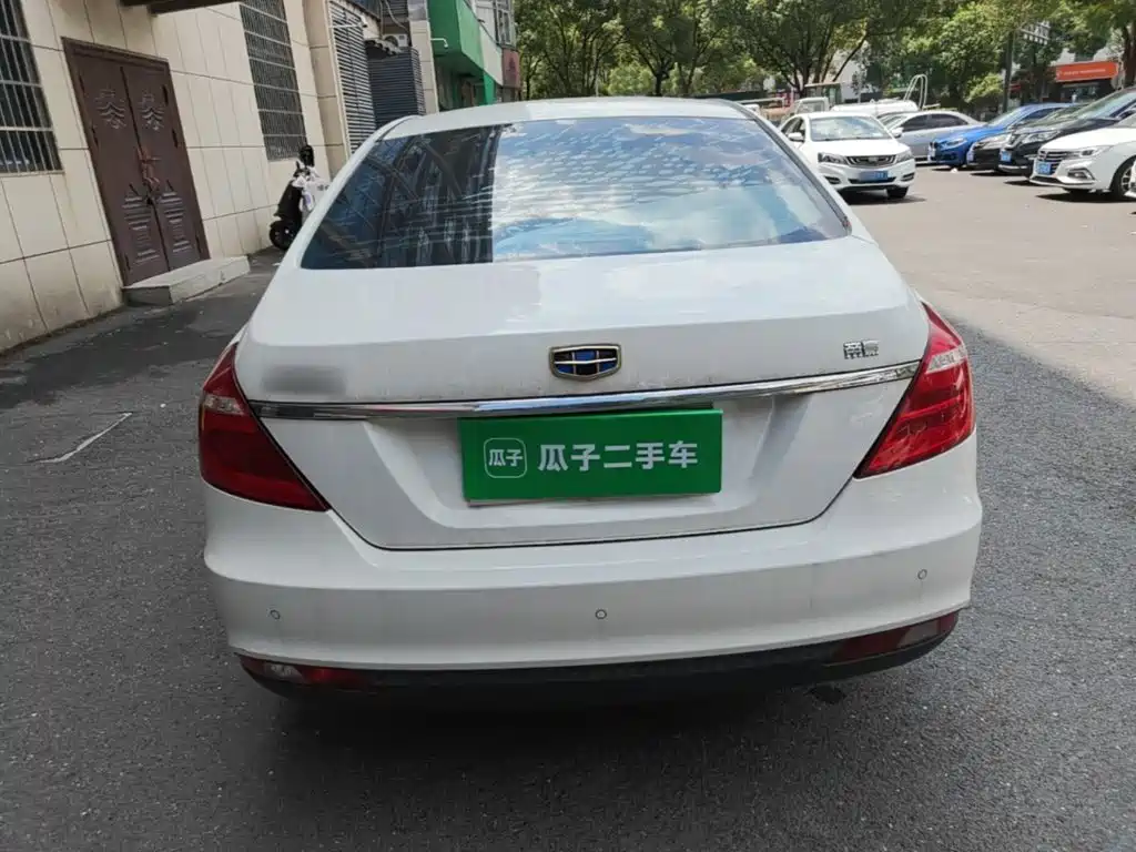 Фото 6 - Geely Emgrand