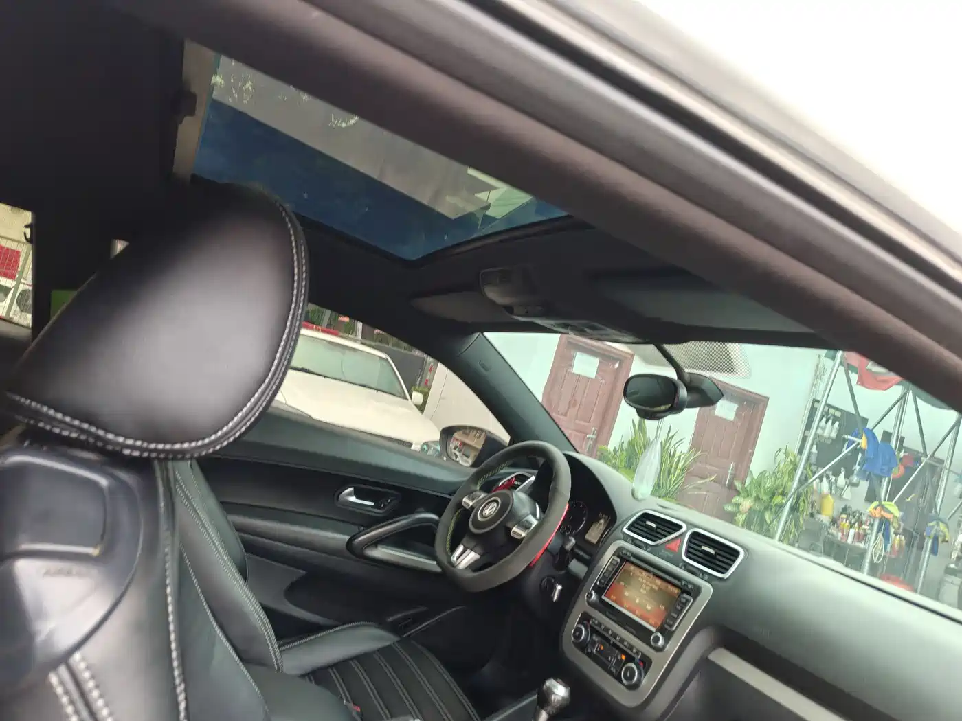 Volkswagen Scirocco 2010 2.0TSI Luxury Edition фото 44