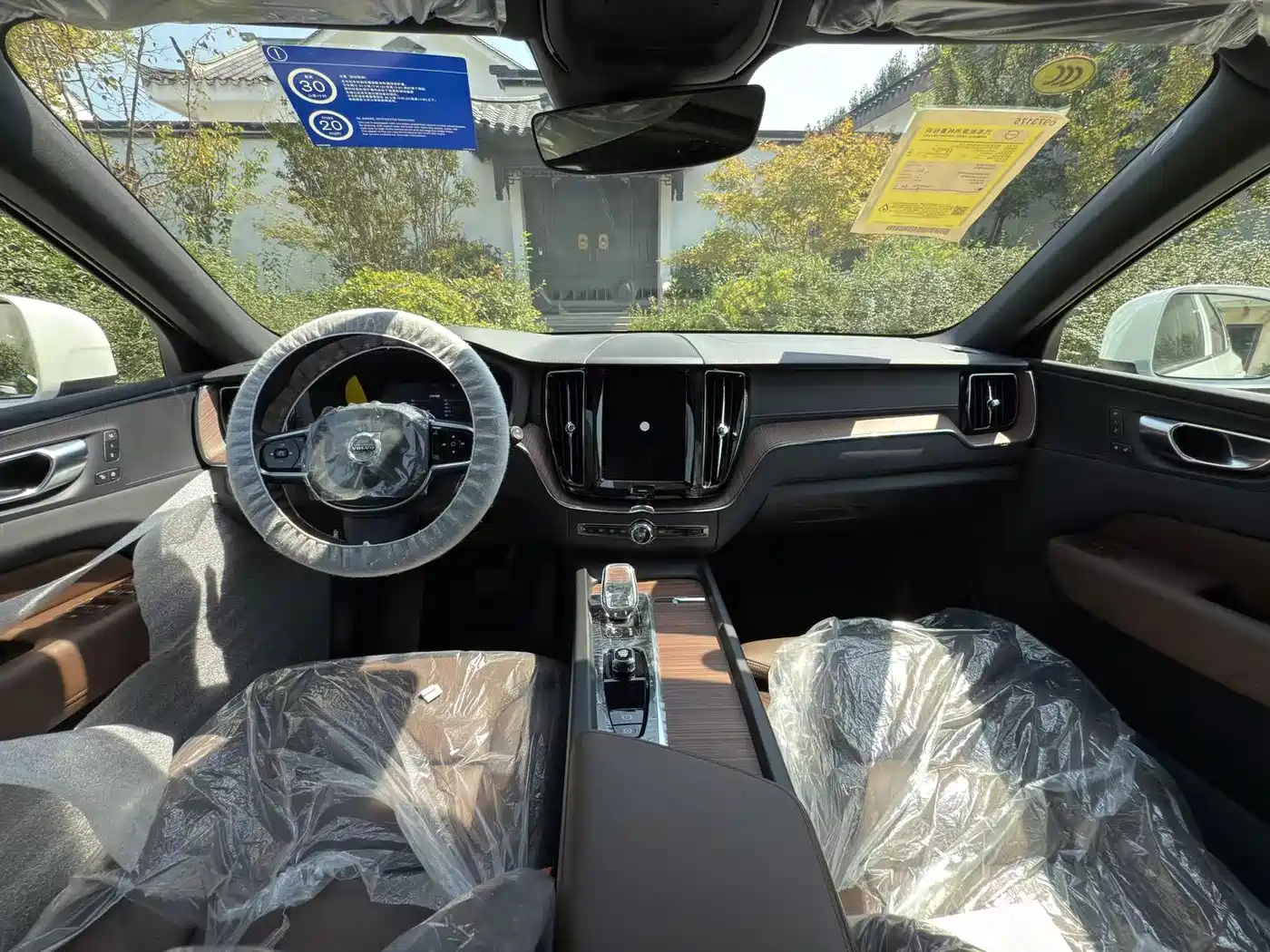 Volvo XC60 Plug-in Hybrid 2026 2025 Plug-in Hybrid Long Range AWD Zhiyuan Luxury Edition