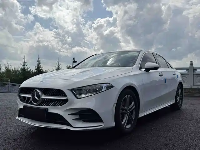 Mercedes-Benz A A 180 L, спортивный седан