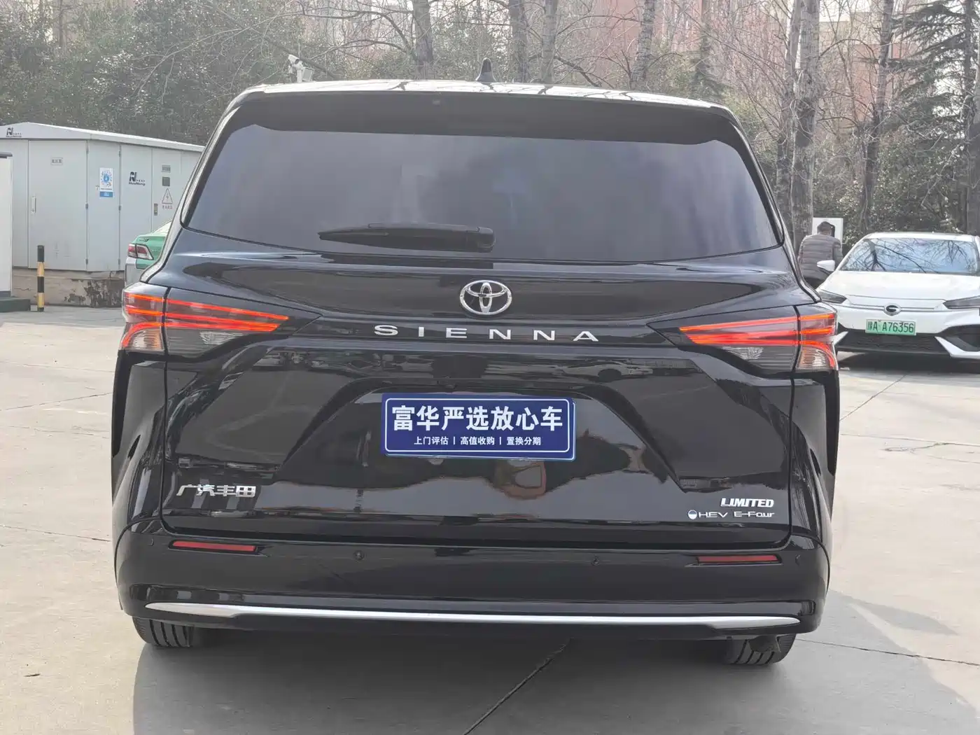 Toyota Sienna 2024 2.5L Hybrid 4WD Premium Edition фото 16