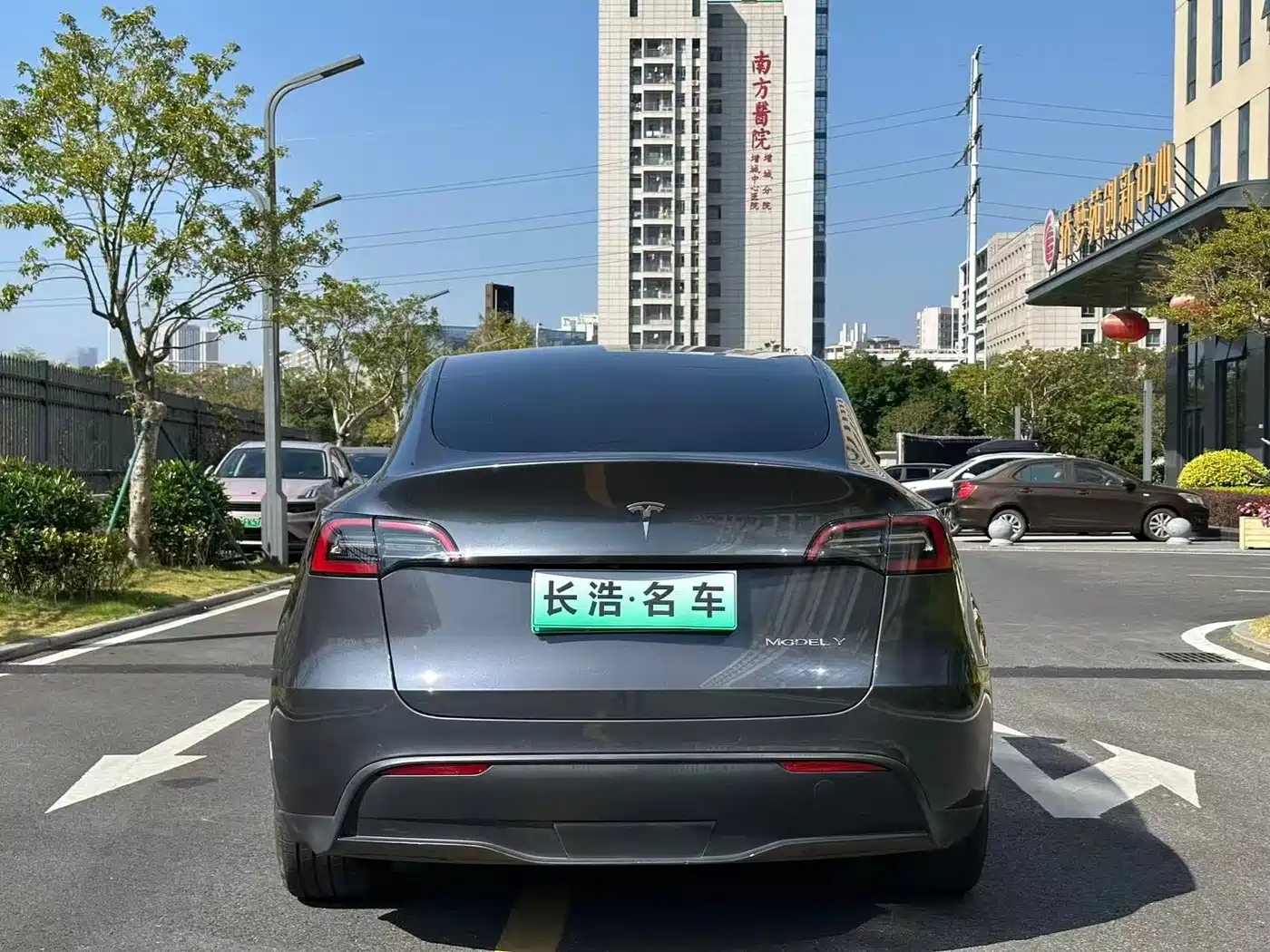 TESLA MODEL Y