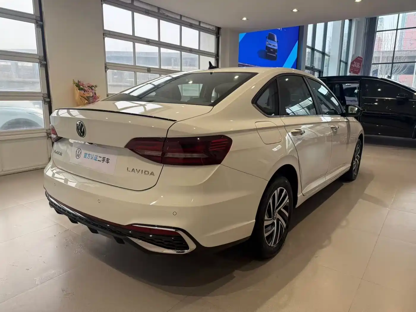 Volkswagen Lavida 2024 Model 300TSI DSG Starlight Leading Edition фото 3