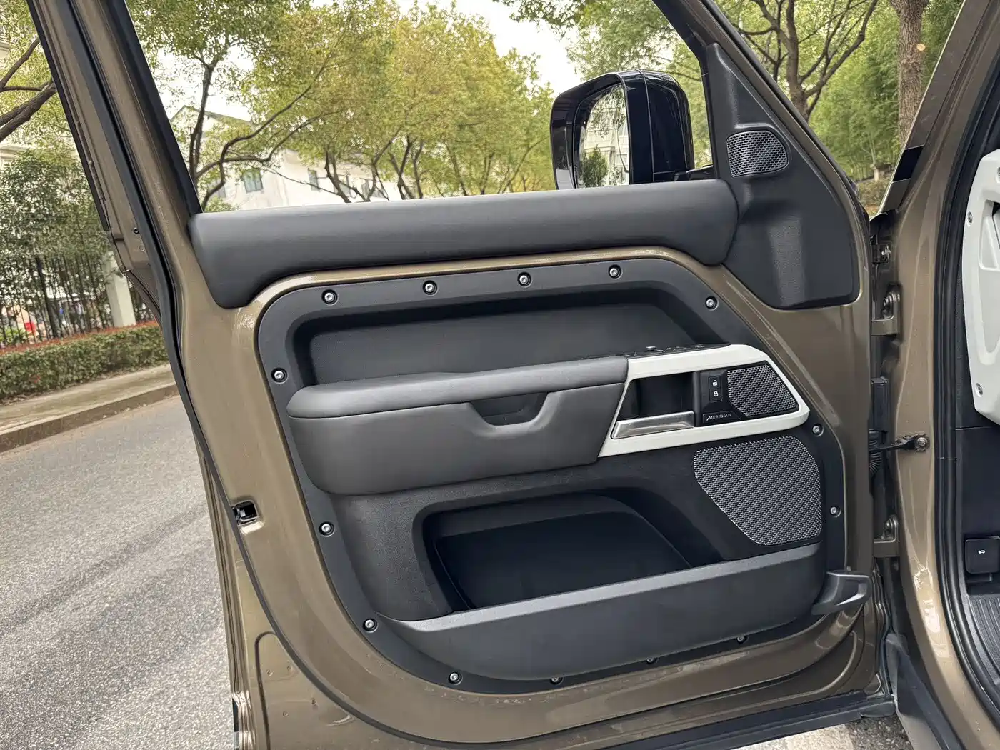 Land Rover Defender 2022 110 P400 X-DYNAMIC HSE фото 6