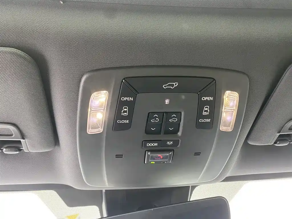 Toyota Sienna 2023 2.5L Hybrid Premium Edition фото 21