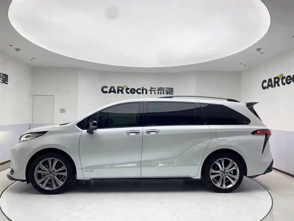 Toyota Sienna 2023 2.5L Hybrid Premium Edition фото 8