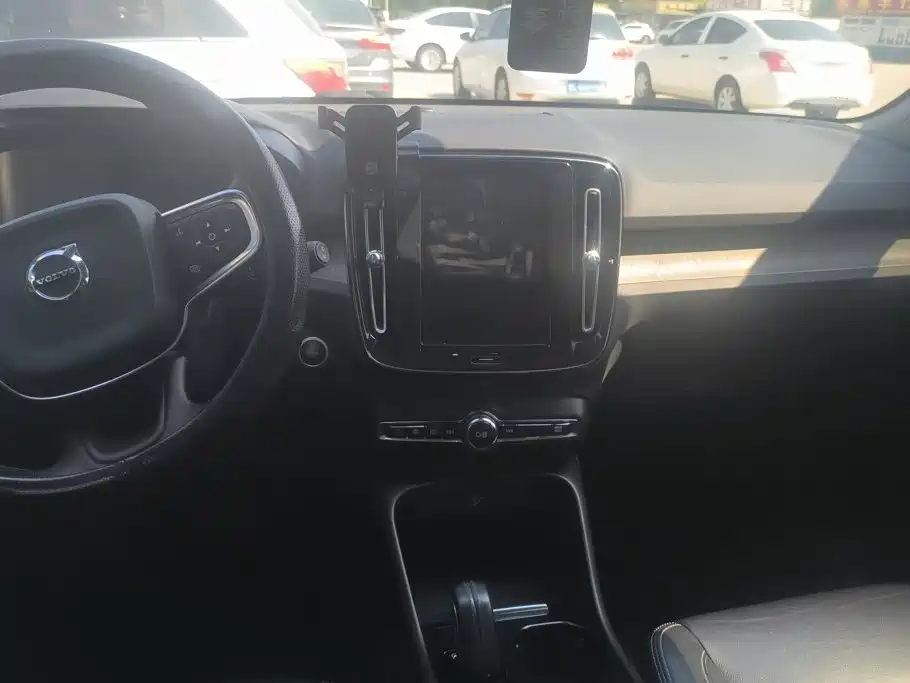Photo 13 - Volvo XC40