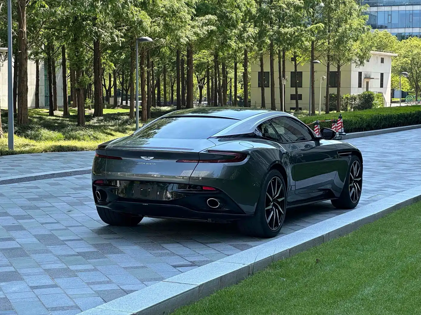 Aston Martin DB11 2018 2017 4.0T V8