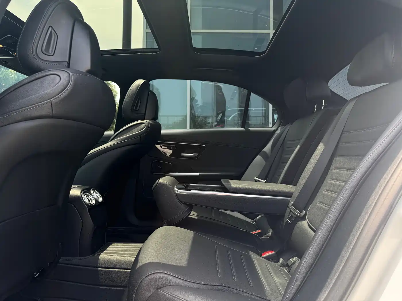 Mercedes-Benz C-Class New Energy 2023 Model Facelift II C 350 eL фото 7