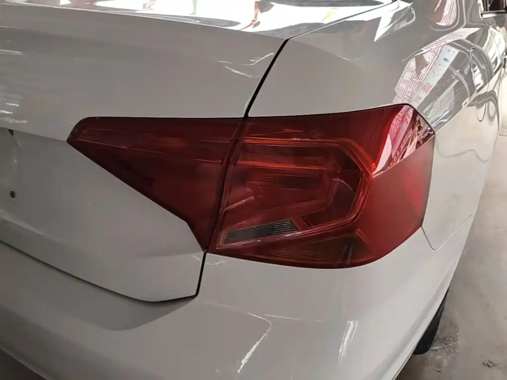 Volkswagen Jetta 2019 Dream Edition 1.4L Manual Fashion фото 8