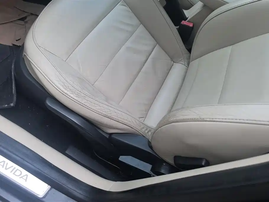 Volkswagen Lavida 2013 Facelift 1.4TSI DSG Comfort фото 9