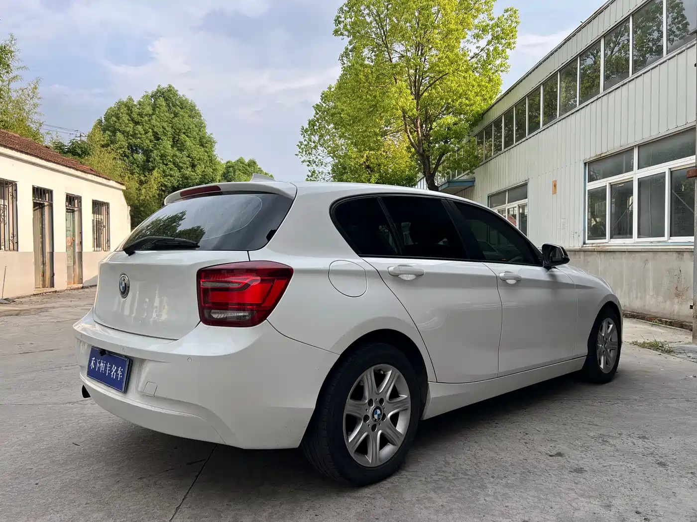 BMW 1 Series (Import) 2013 Facelift 116i Urban Model фото 7