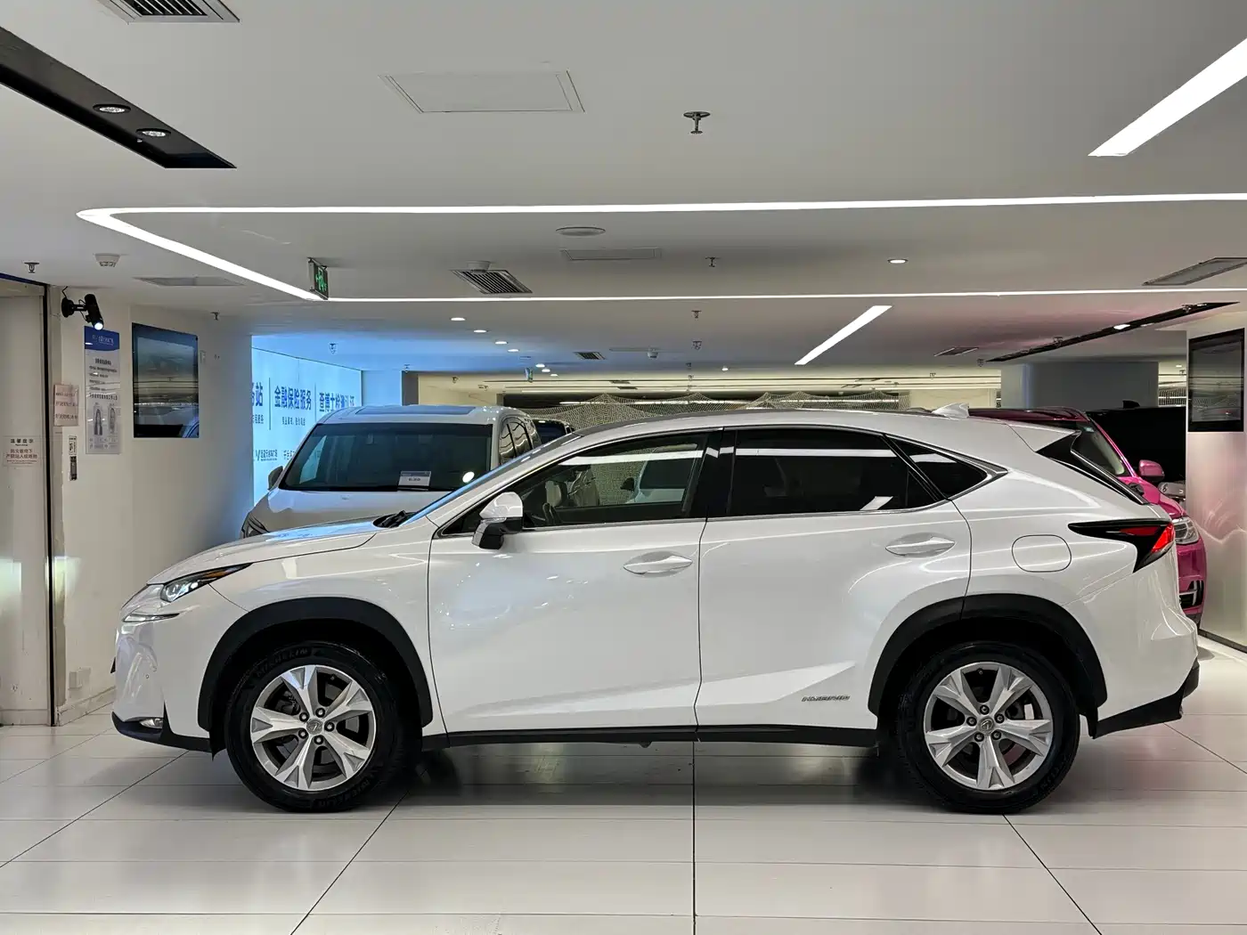 Фото 4 - Lexus NX