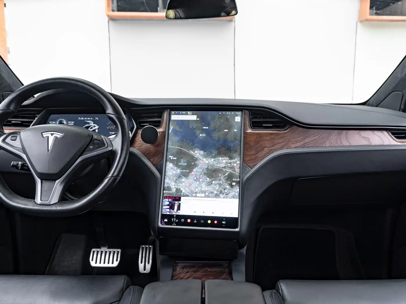 TESLA MODEL X