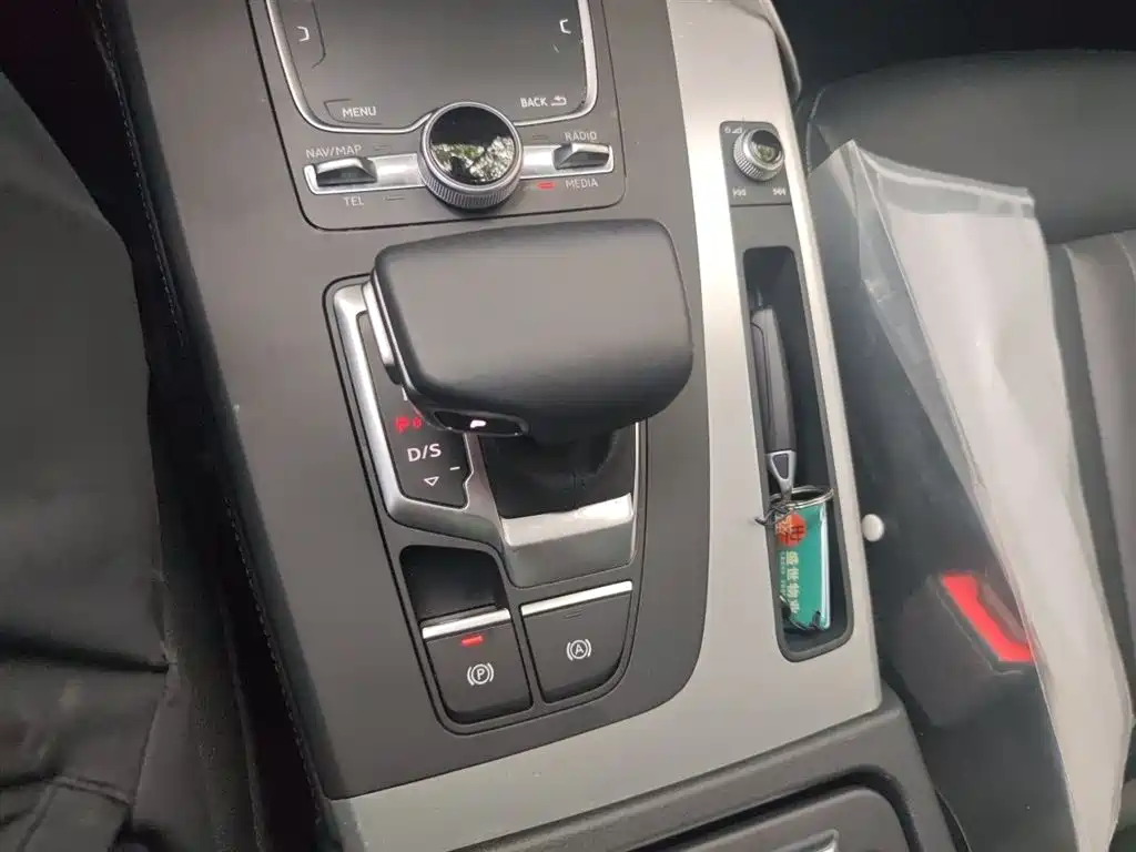 Audi Q5L 2020 Facelift 40 TFSI Honor Fashion фото 7