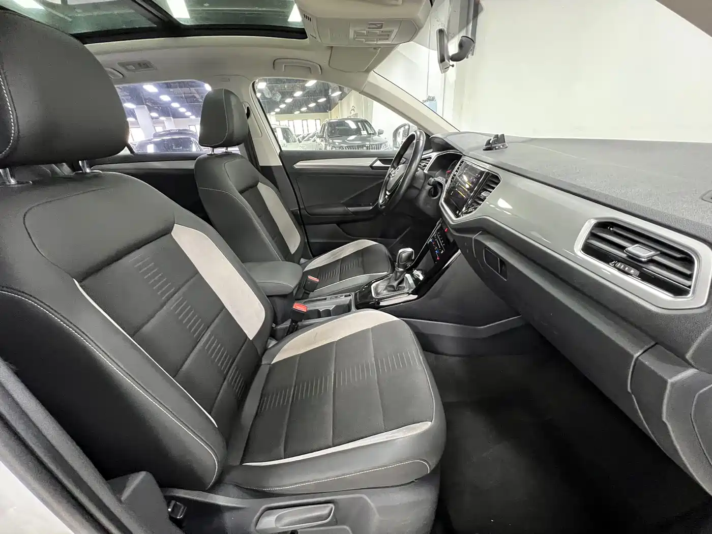 Volkswagen T-ROC 2022 280TSI DSG 2WD Elite PLUS фото 11
