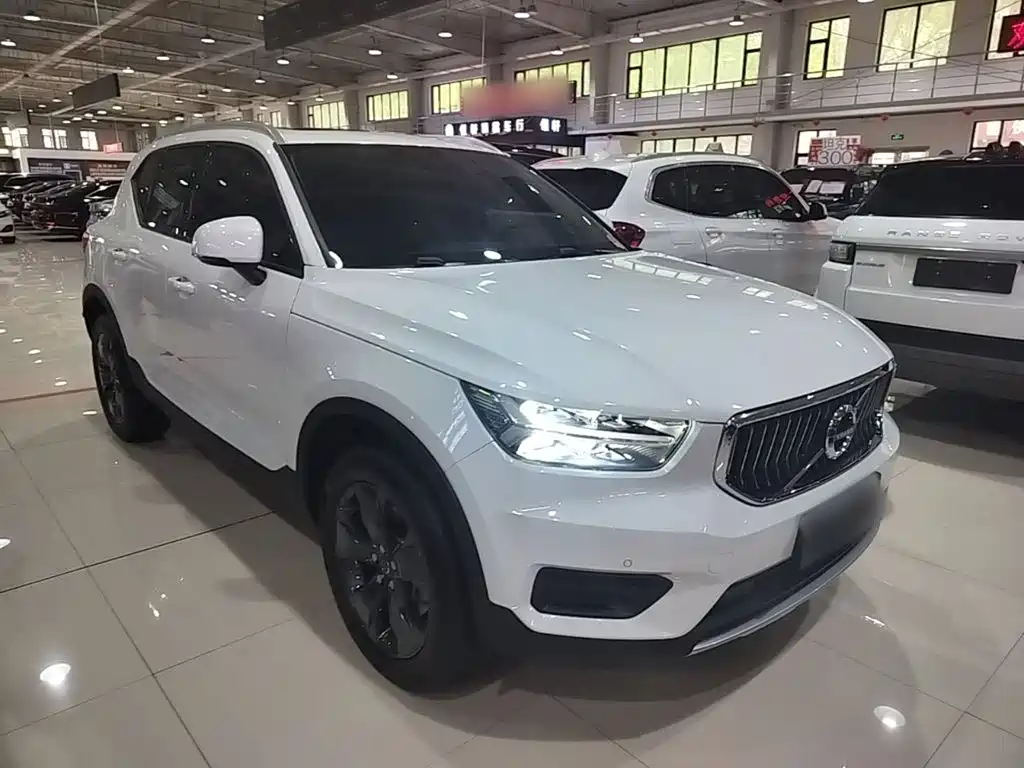 Volvo XC40 2022 2022 Model T4 AWD Smart Drive Fashion Edition