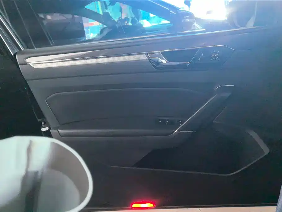 Volkswagen Passat 2016 330TSI DSG Executive Edition фото 7