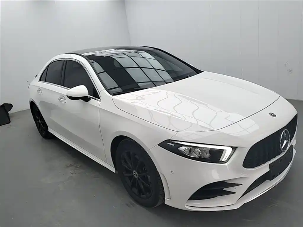 Mercedes-Benz A-Class 2019 Facelift A 200 L Sports Sedan фото 4