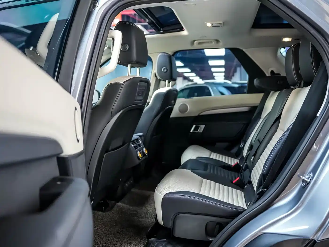 Land Rover Discovery 2021 360PS R-Dynamic S фото 7