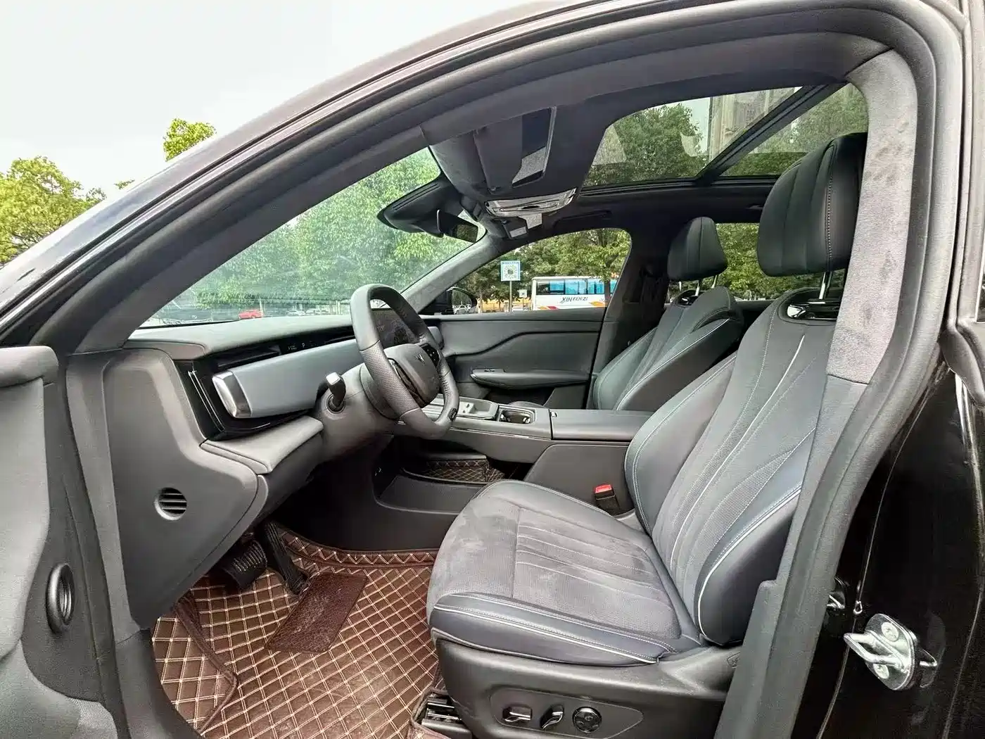 Voyah Auto Voyah Zhiyin 2024 Long Range Super Charging Edition фото 4