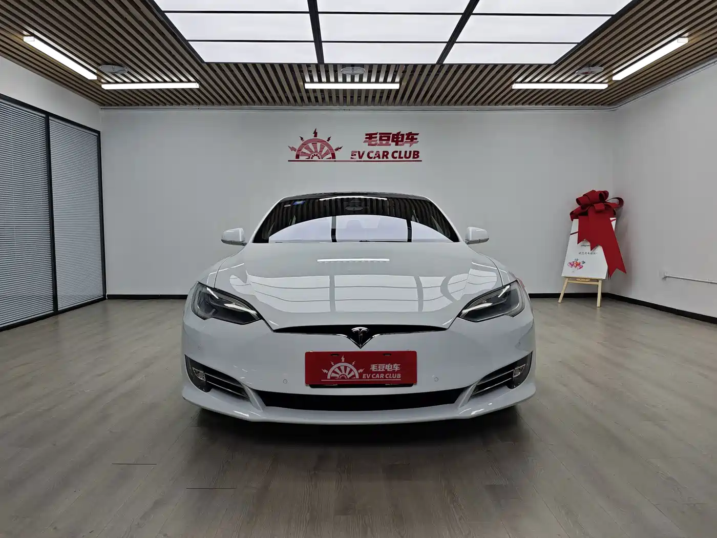 Фото 4 - Tesla Model S