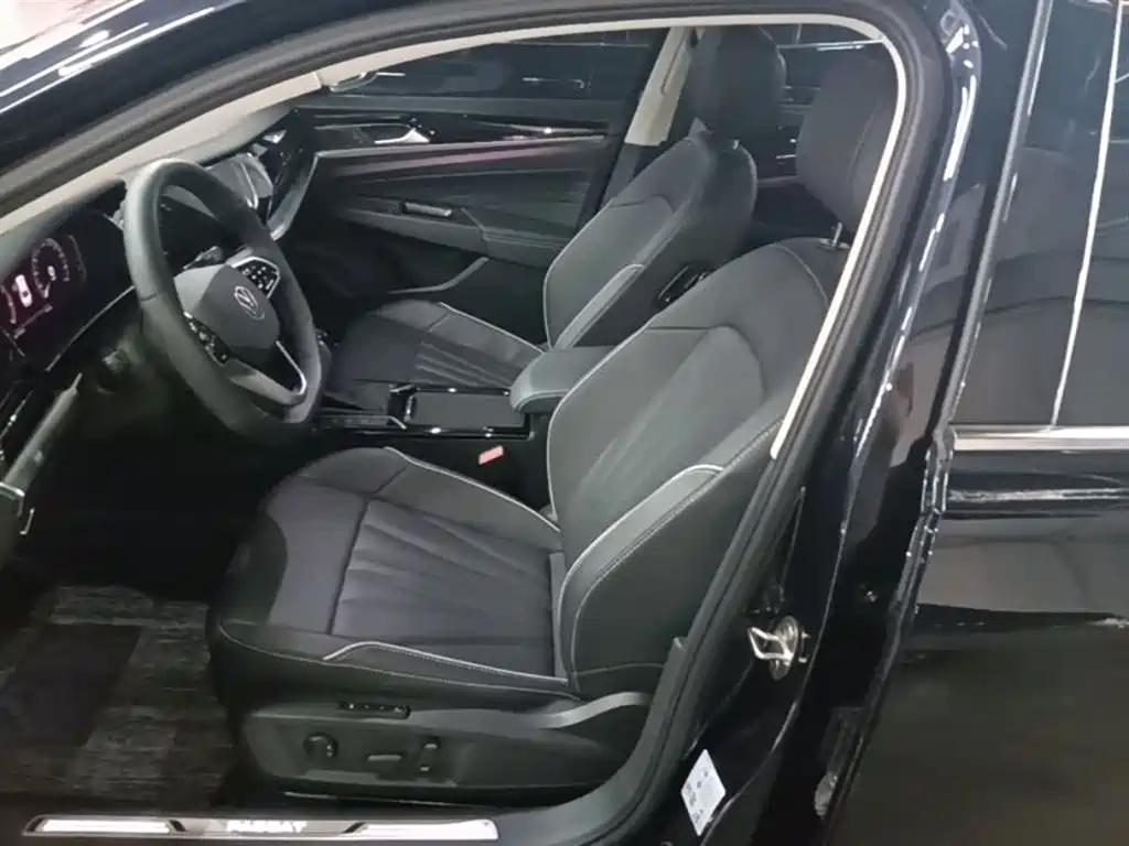Volkswagen Passat 2024 380TSI Dragon Glory Edition фото 15