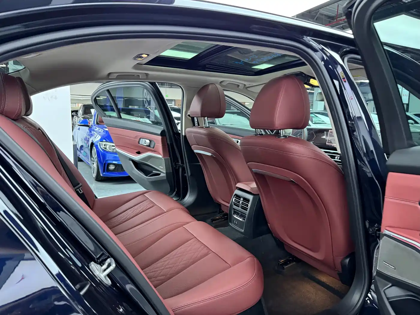 BMW 3 Series 2024 325Li M Sport Shadowline Package фото 13